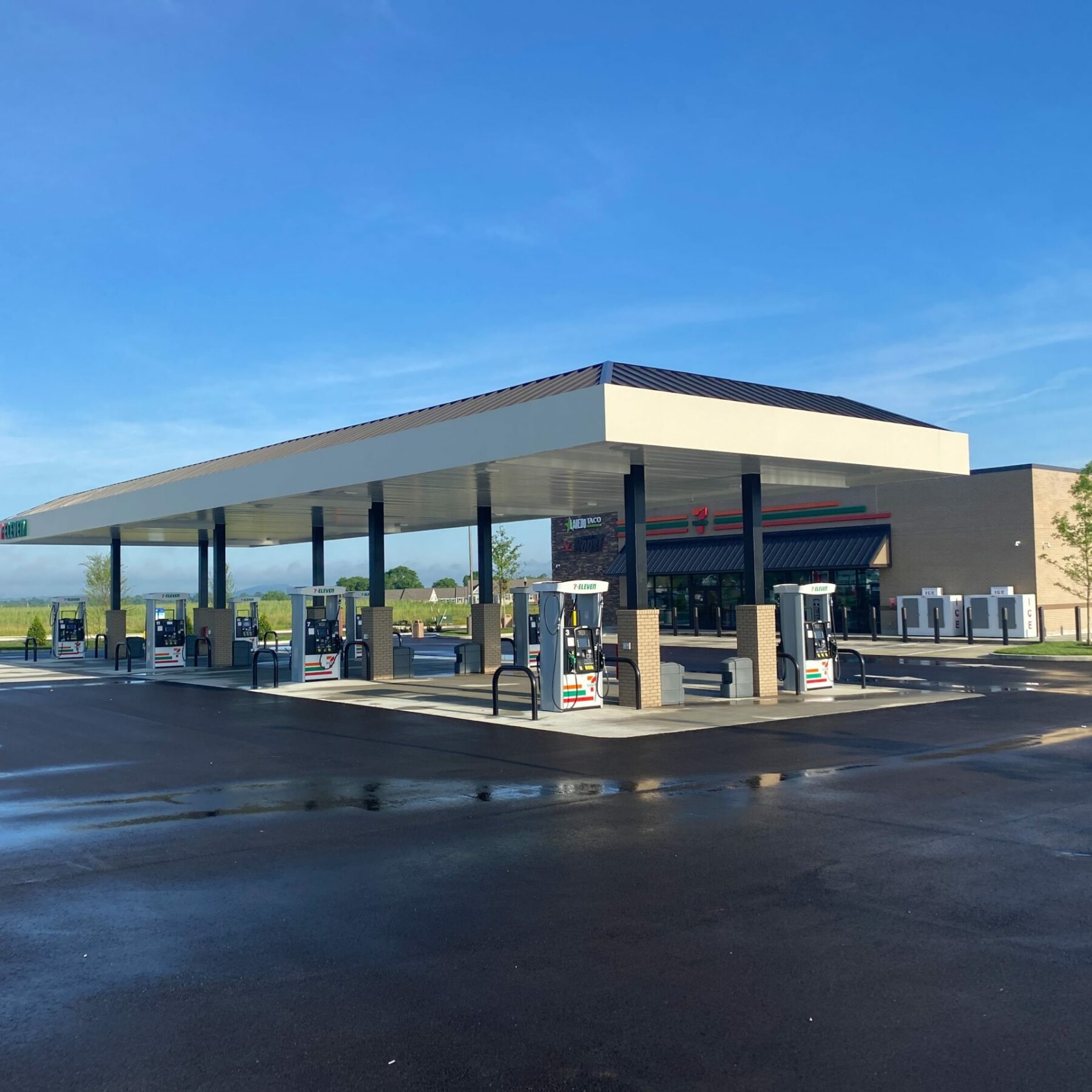 Exterior shot of a Seven Eleven gas station, built by Crain Construction.